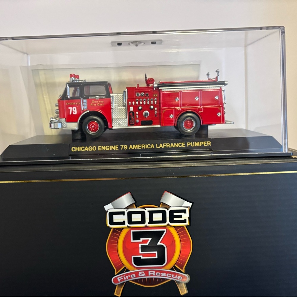 Code 3 Chicago Fire Dept. Engine 79 American LaFrance Pumper 2009 Vehicle #12857